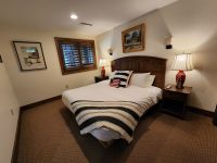 shady-lawn-lodge-hotel-room-1.jpg